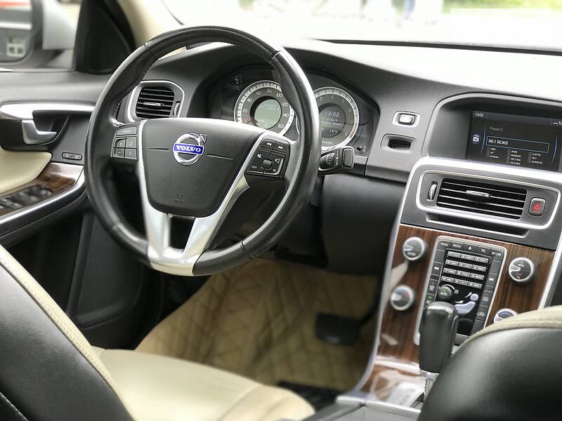 Седан Volvo S60 2011 в Львове