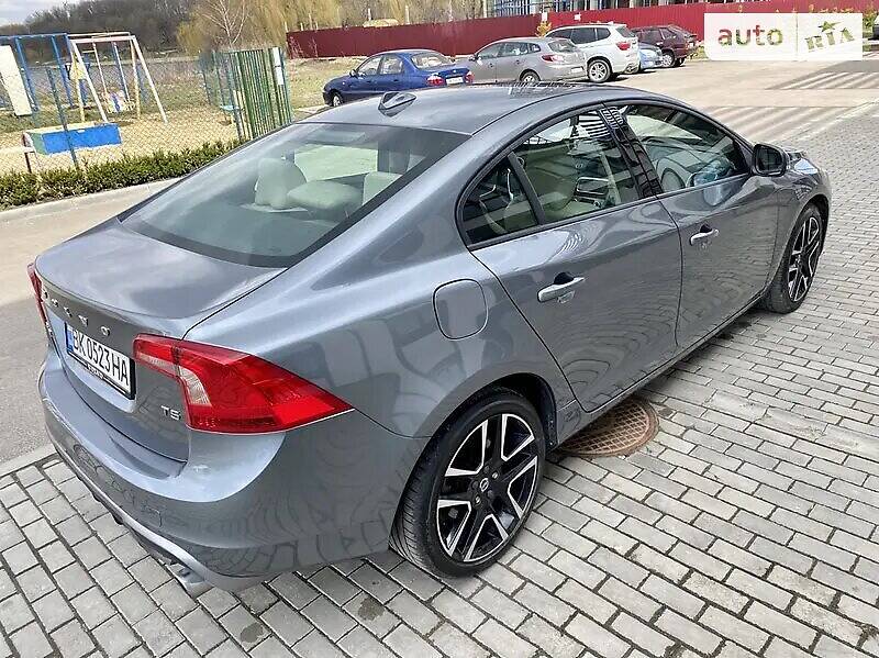 Седан Volvo S60 2016 в Києві