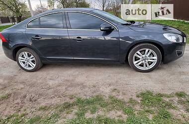 Седан Volvo S60 2012 в Звягелі