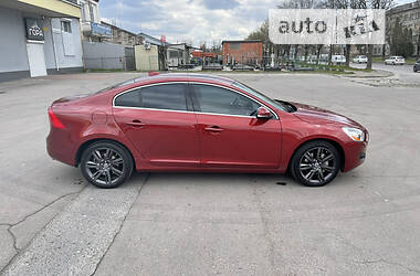 Седан Volvo S60 2010 в Львове