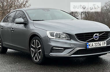 Седан Volvo S60 2016 в Львові