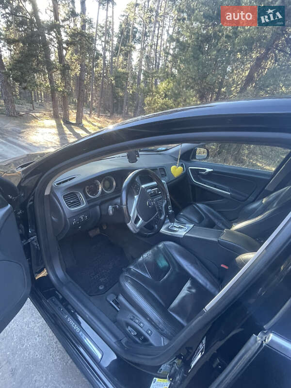 Седан Volvo S60 2011 в Зміїві