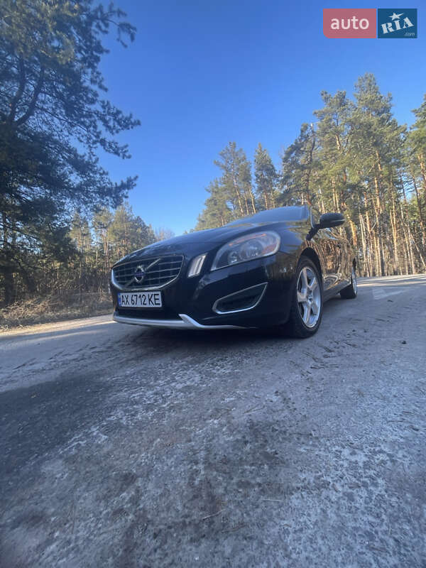 Седан Volvo S60 2011 в Зміїві