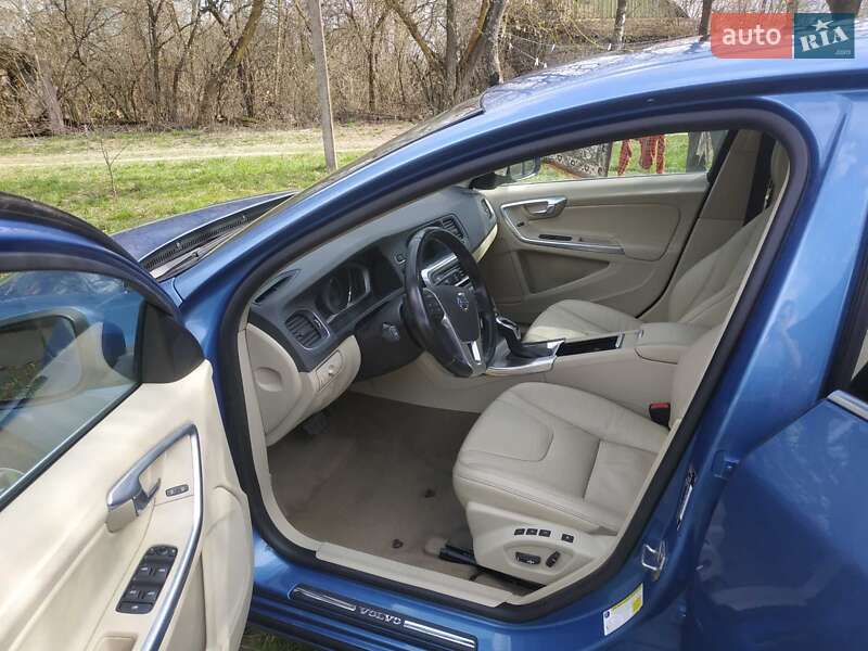 Седан Volvo S60 2013 в Киеве
