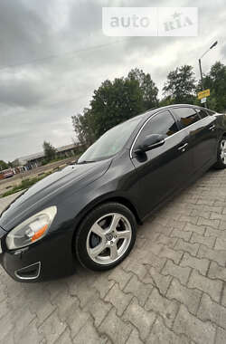 Седан Volvo S60 2013 в 