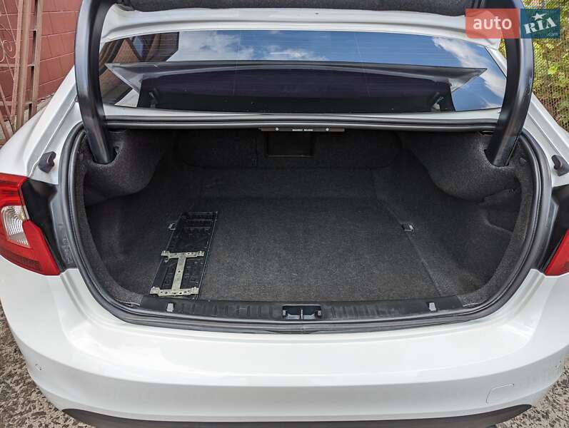 Седан Volvo S60 2012 в Ровно