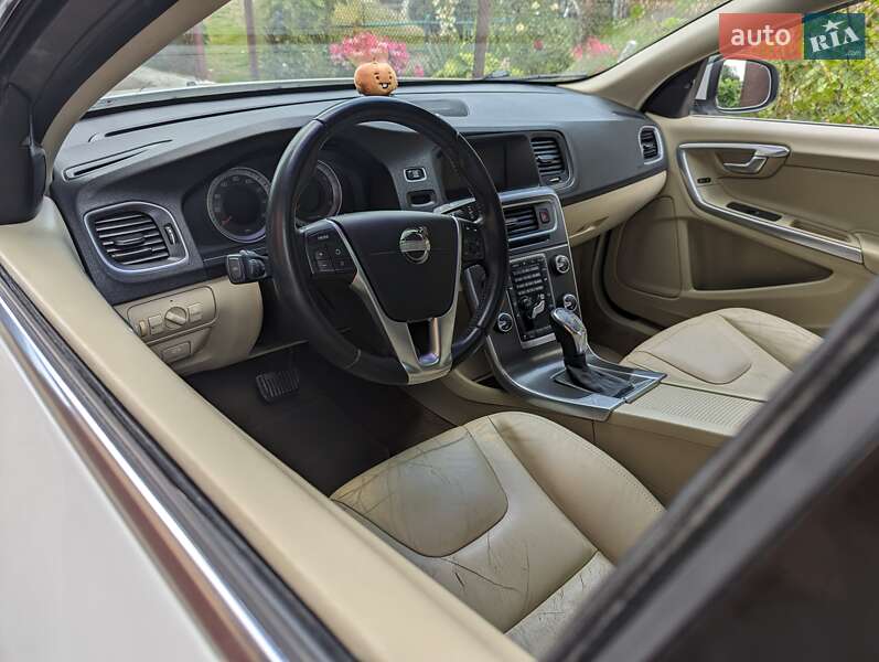 Седан Volvo S60 2012 в Ровно