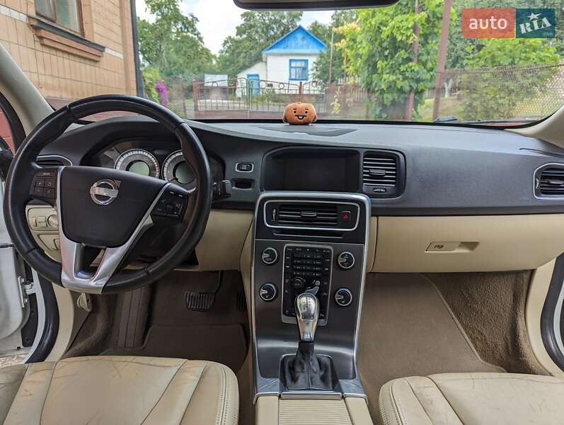 Седан Volvo S60 2012 в Ровно