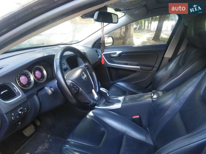 Седан Volvo S60 2013 в Николаеве
