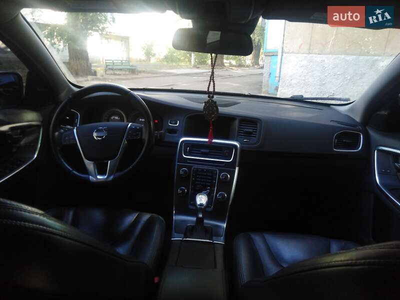 Седан Volvo S60 2013 в Николаеве