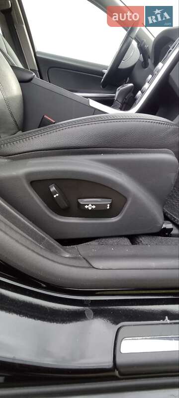 Седан Volvo S60 2016 в Львове