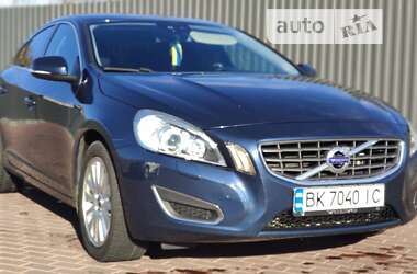 Седан Volvo S60 2011 в Сарнах