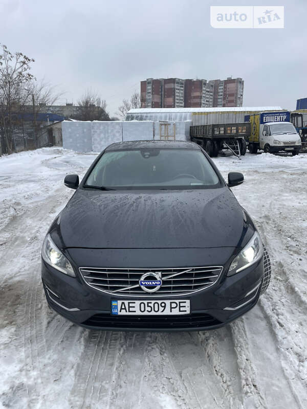 Седан Volvo S60 2014 в Дніпрі