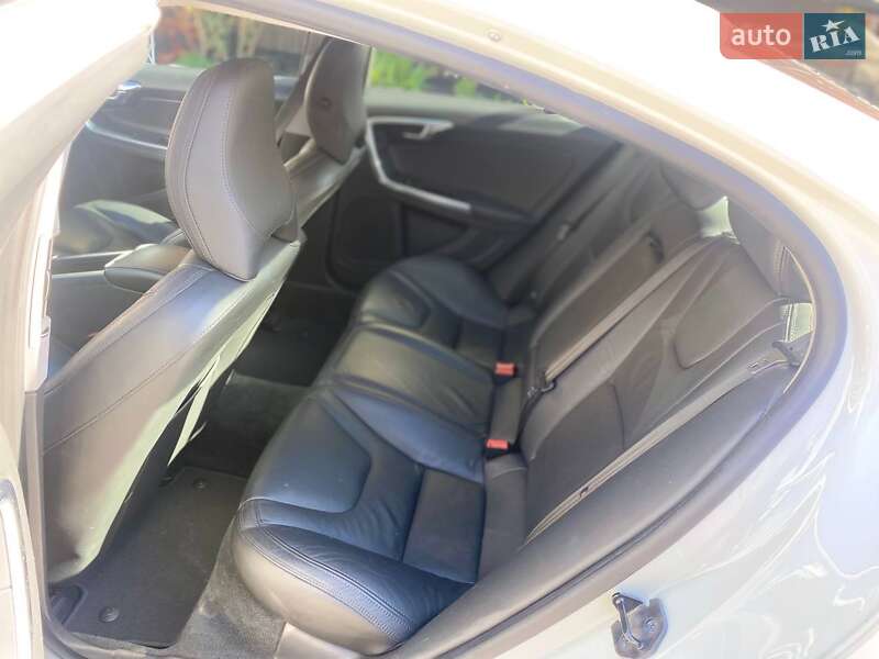 Седан Volvo S60 2012 в Львове