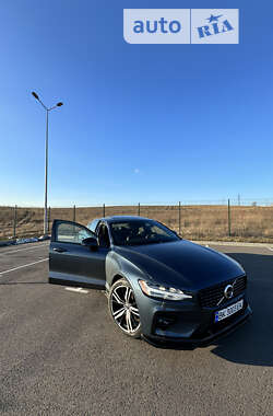 Седан Volvo S60 2019 в 