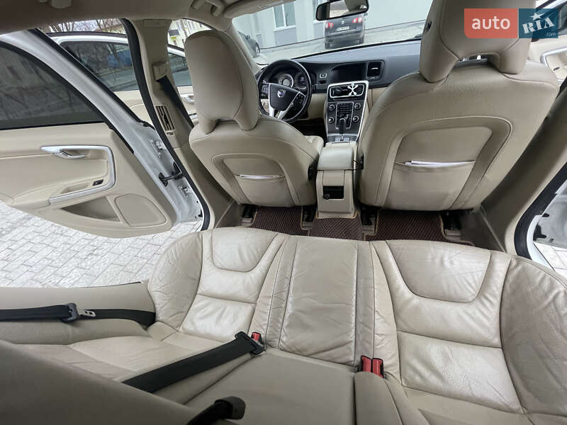 Седан Volvo S60 2012 в Львове