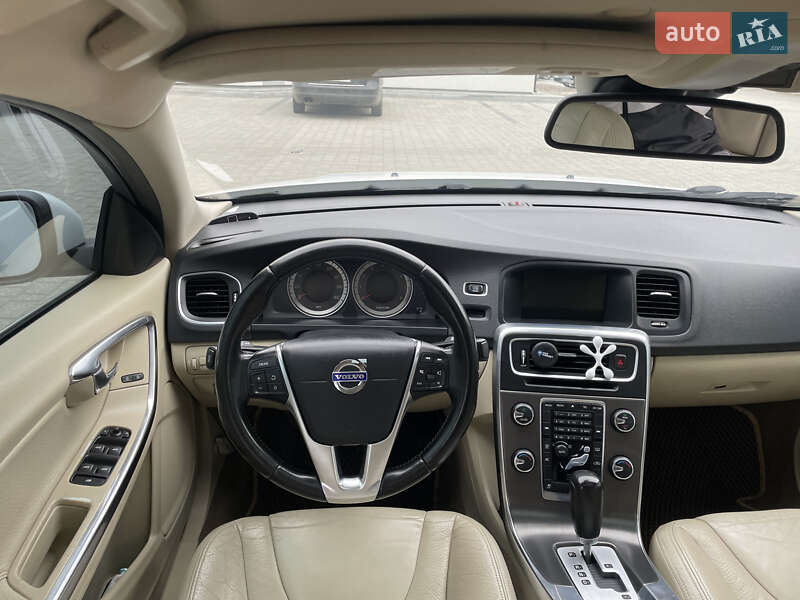 Седан Volvo S60 2012 в Львове