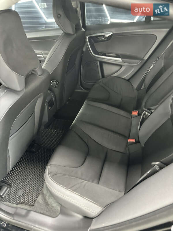 Седан Volvo S60 2013 в Киеве