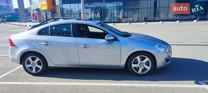 Седан Volvo S60 2013 в Киеве
