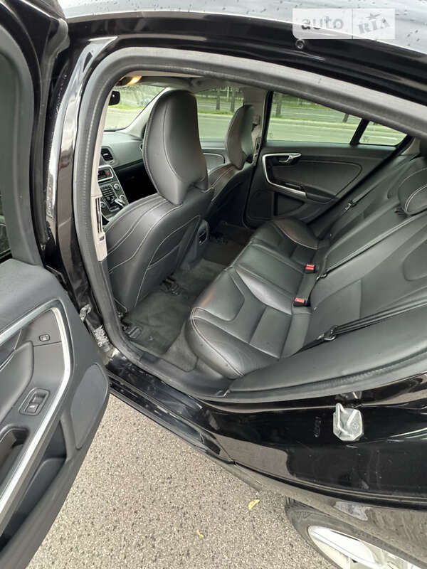 Седан Volvo S60 2016 в Киеве