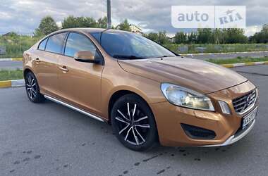 Седан Volvo S60 2013 в Киеве