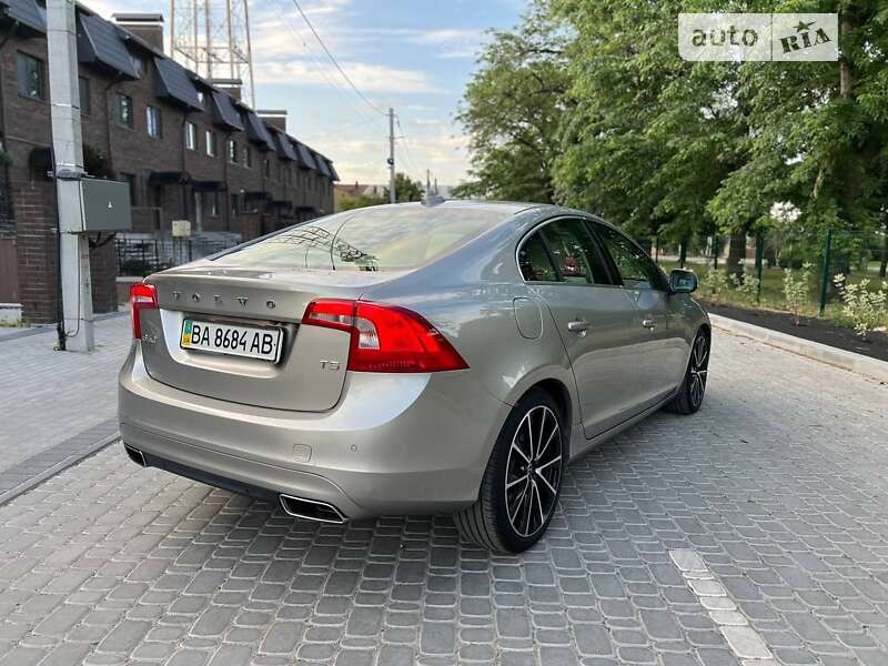 Седан Volvo S60 2015 в Кропивницком