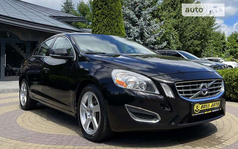 Седан Volvo S60 2013 в Львові