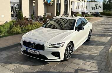 Седан Volvo S60 2019 в Киеве