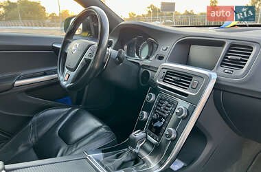 Седан Volvo S60 2015 в 