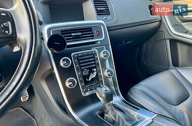 Седан Volvo S60 2015 в 