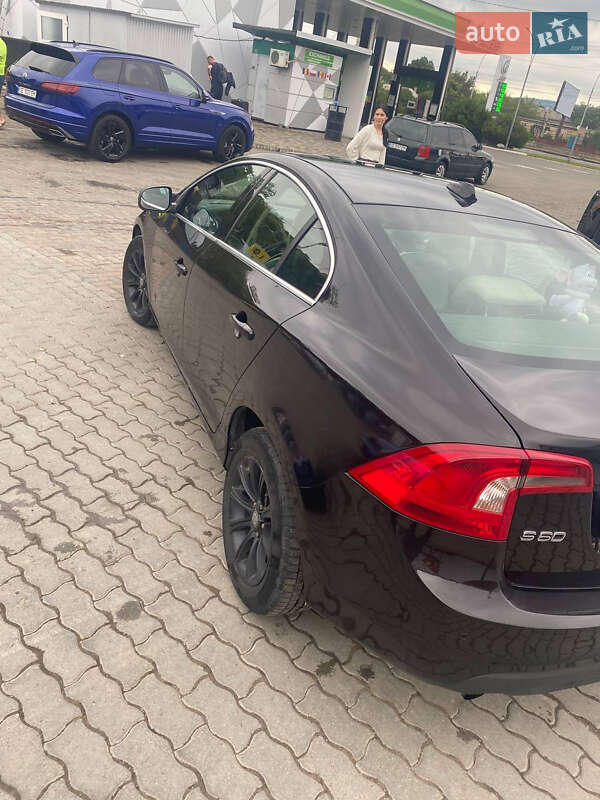 Седан Volvo S60 2010 в Черновцах