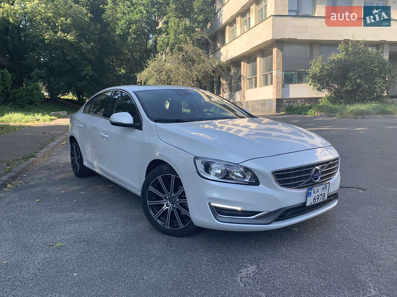 Седан Volvo S60 2017 в Киеве