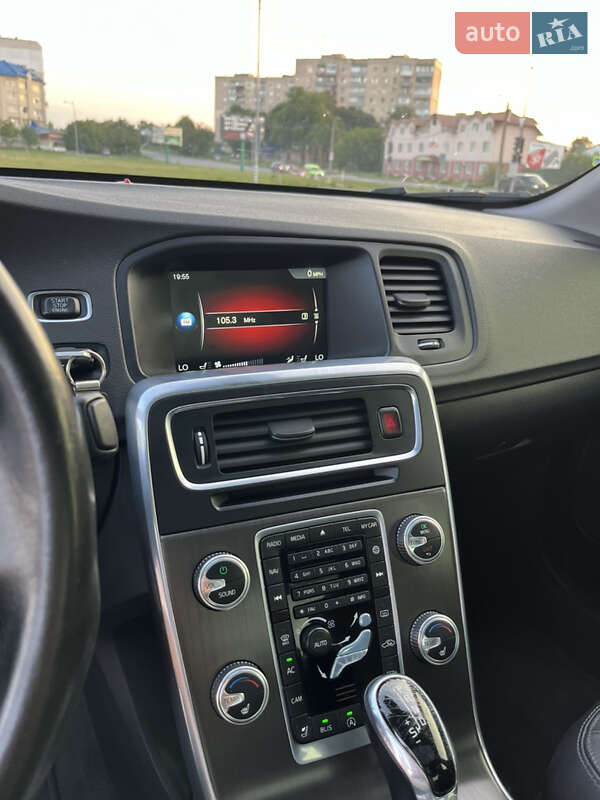 Седан Volvo S60 2015 в Каменец-Подольском