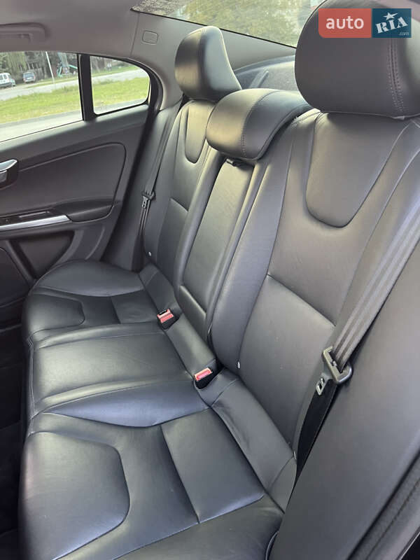 Седан Volvo S60 2015 в Каменец-Подольском