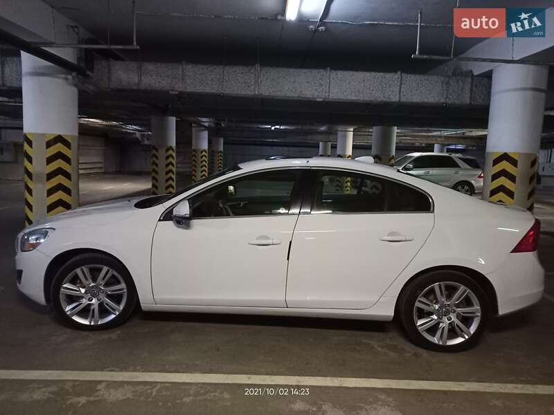 Седан Volvo S60 2010 в Киеве