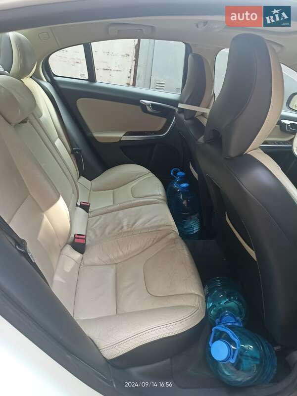 Седан Volvo S60 2010 в Киеве