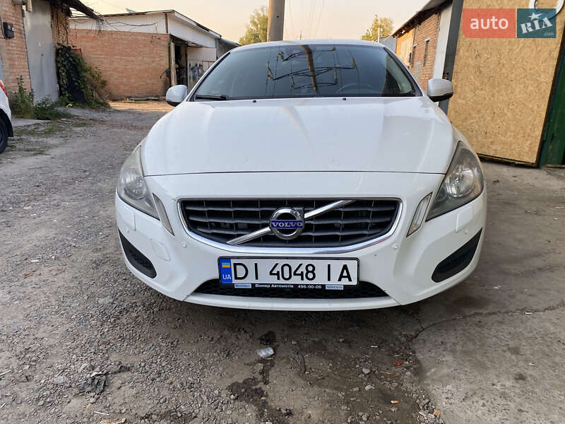 Седан Volvo S60 2012 в 