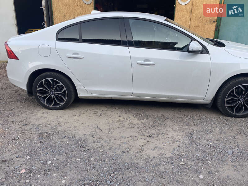 Седан Volvo S60 2012 в Киеве