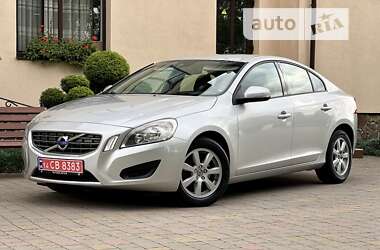 Седан Volvo S60 2012 в Стрию