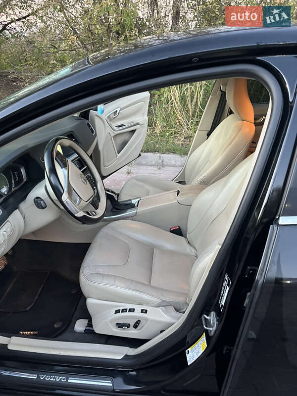 Седан Volvo S60 2014 в Рівному