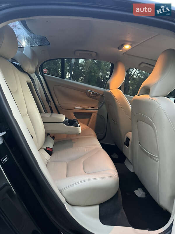 Седан Volvo S60 2014 в Рівному