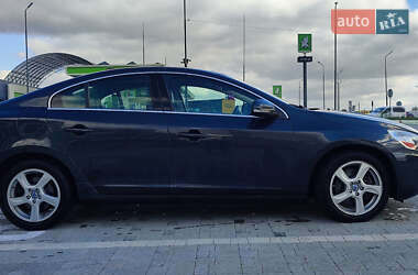 Седан Volvo S60 2012 в 