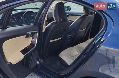 Седан Volvo S60 2012 в 