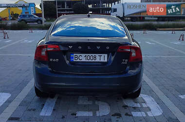 Седан Volvo S60 2012 в 