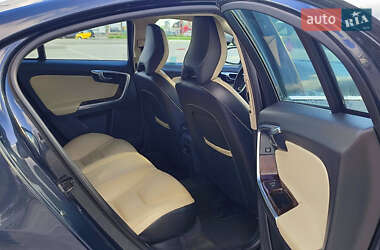 Седан Volvo S60 2012 в 