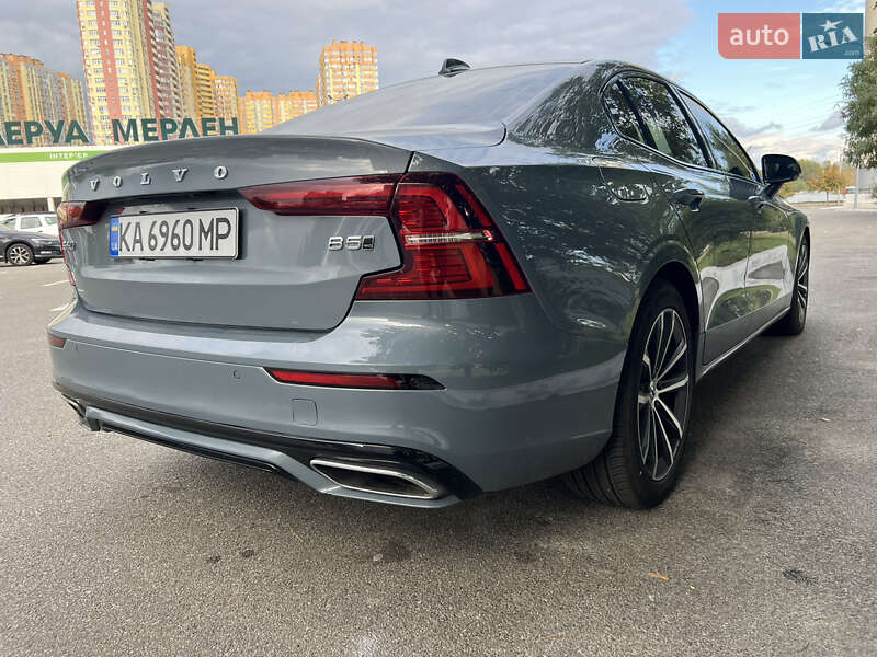 Седан Volvo S60 2021 в Киеве