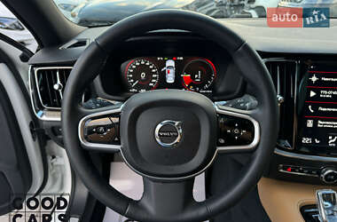 Седан Volvo S60 2020 в 