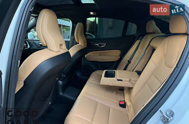 Седан Volvo S60 2020 в 