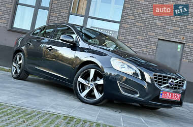 Седан Volvo S60 2010 в Львові