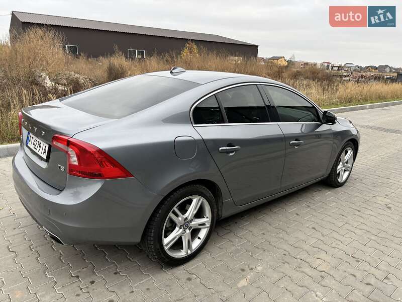 Седан Volvo S60 2015 в Ивано-Франковске